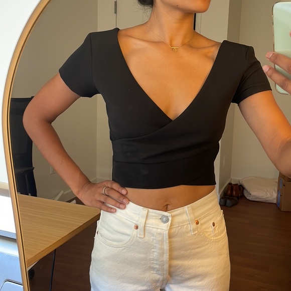 Zara Tops - Zara women’s crossover crop top in black